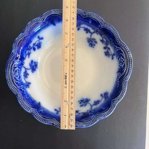 Johnson Brothers St. Louis Blue Flow 9" Scalloped Porcelain Vegetable Bowl - Picture 7 of 7